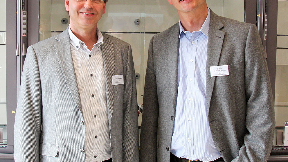 Foto (Universität Paderborn, Kamil Glabica): (v. l.) Prof. Dr. Torsten Meier und Prof. Dr. Wolf Gero Schmidt.