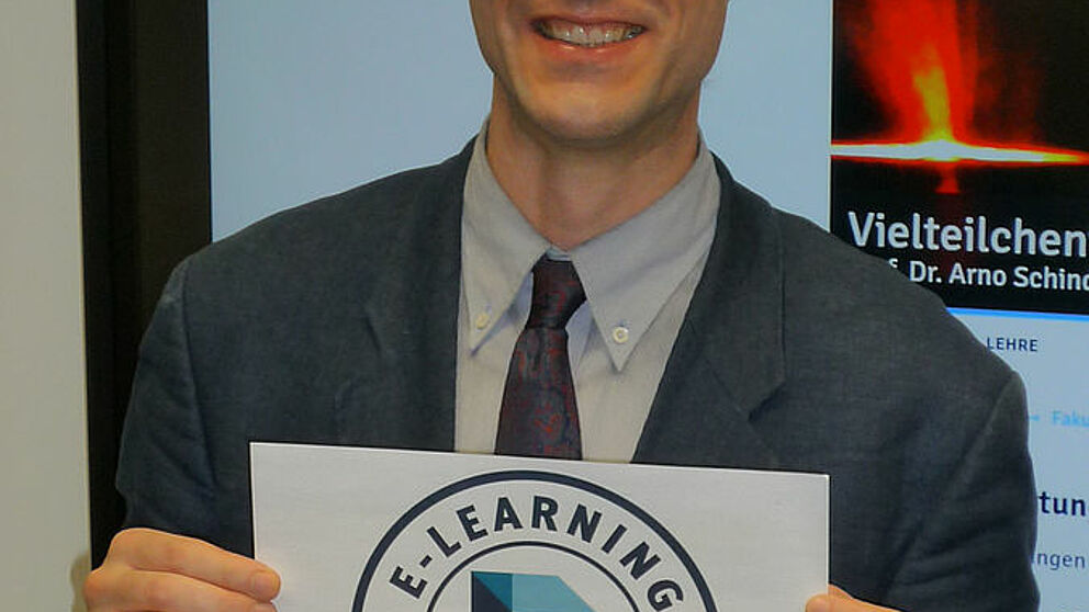 Prof. Dr. Arno Schindlmayr mit dem E-Learning-Label Advanced (Foto Department Physik) 