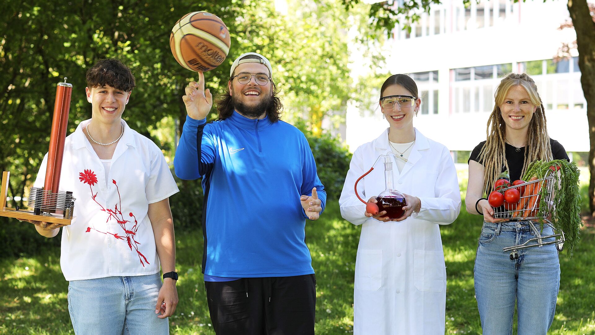 Studierende der Fakultät für Naturwissenschaften (Foto: Uni Paderborn, A. Rutenburges)